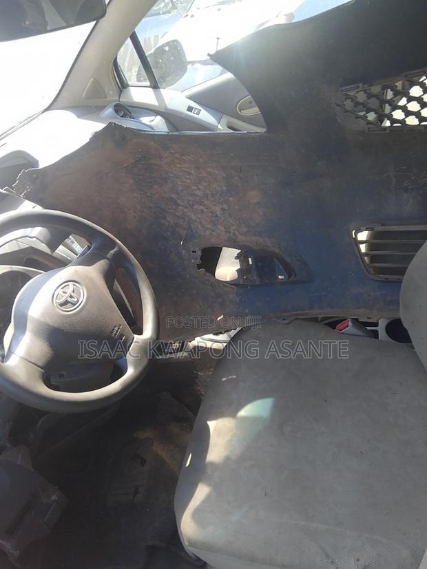 Toyota Vitz 1.0 FWD 3dr 2010 Gray