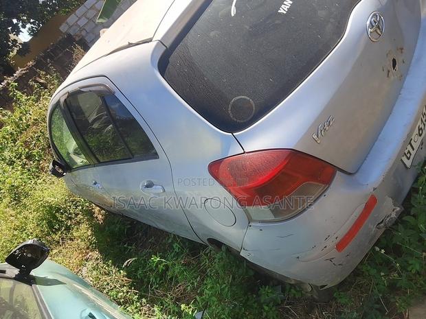 Toyota Vitz 1.0 FWD 3dr 2010 Gray