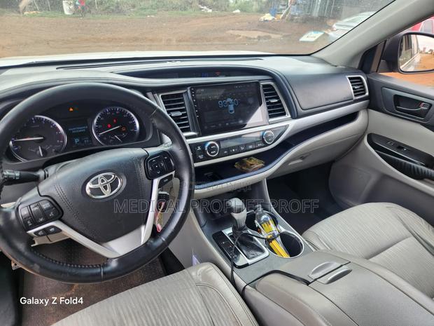 Toyota Highlander XLE V6 4x2 (3.5L 6cyl 6A) 2016 Gray