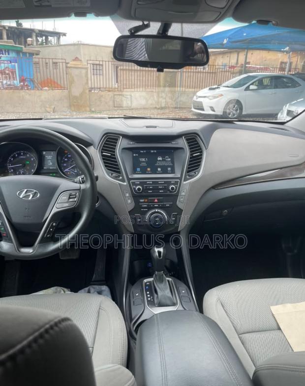 Hyundai Santa Fe SE AWD 2018 White