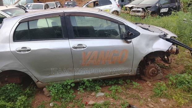 Toyota Vitz 1.0 FWD 3dr 2010 Silver