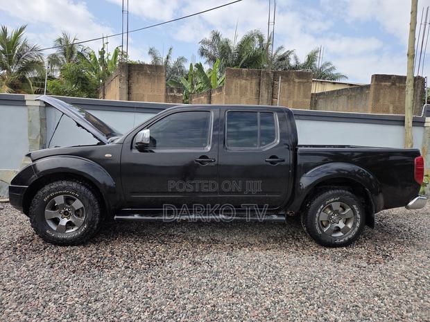 Nissan Navara 2011 Black