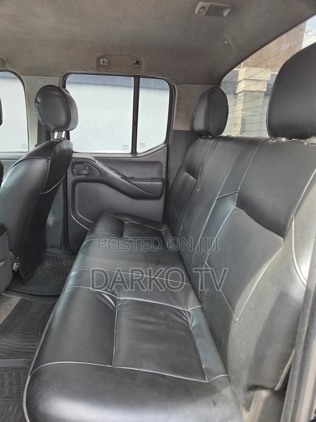 Nissan Navara 2011 Black