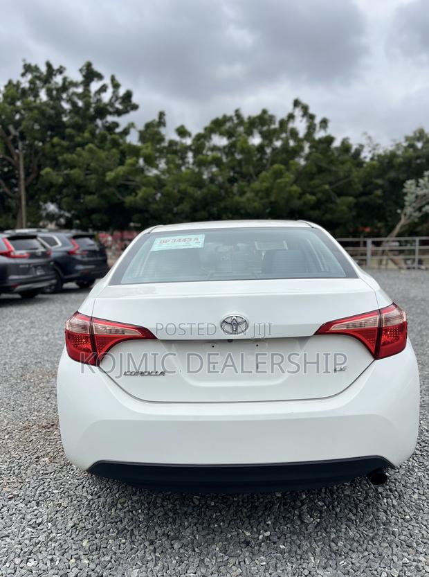 Toyota Corolla 2018 White