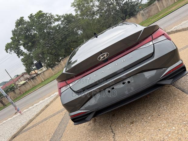 Hyundai Elantra 2023 Gray