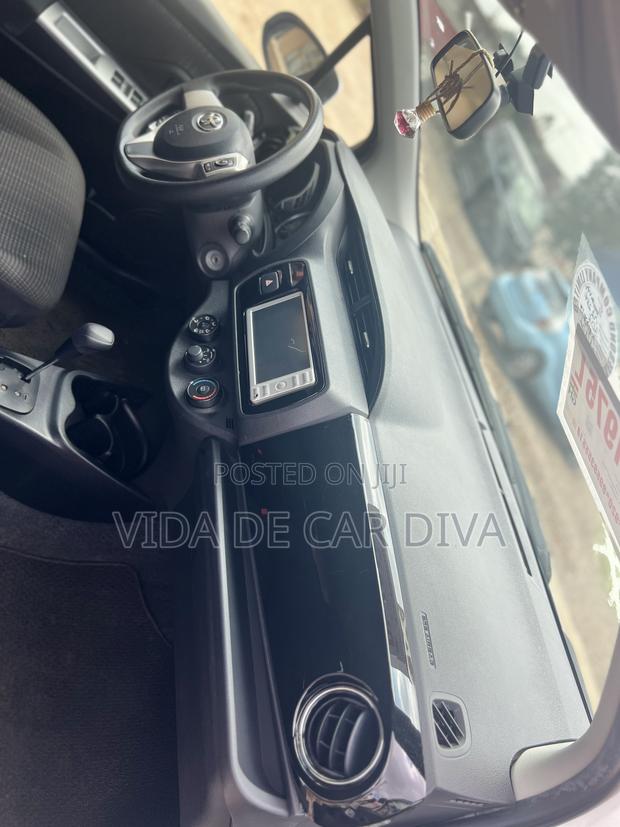 Toyota Vitz 1.3 AWD 5dr 2015 White