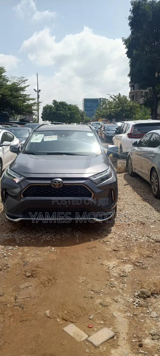 Toyota RAV4 XLE 2022 Gray