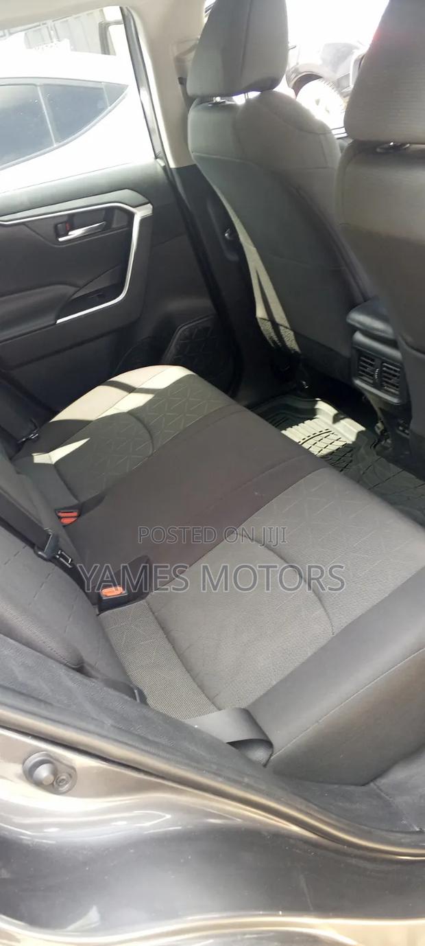Toyota RAV4 XLE 2022 Gray