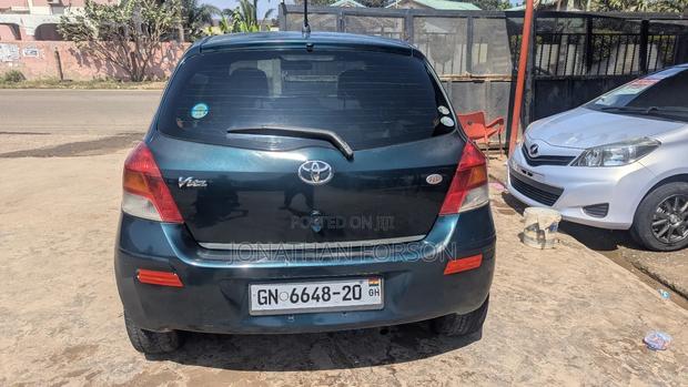 Toyota Vitz 1.3 FWD 5dr 2010 Green