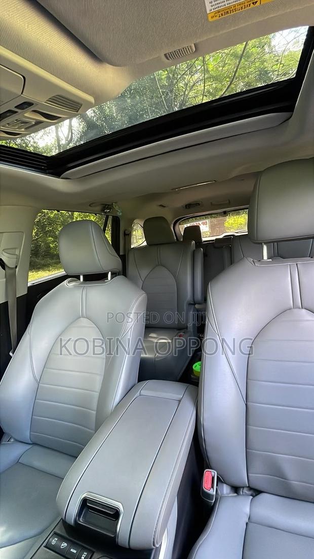 Toyota Highlander XLE 2022 Gray