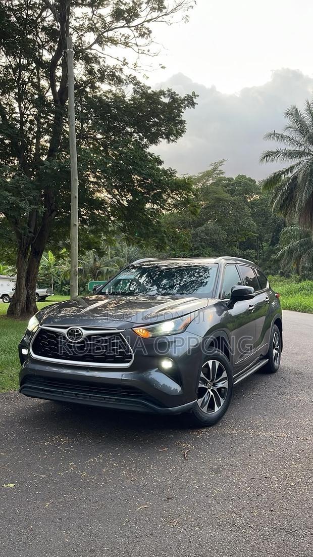 Toyota Highlander XLE 2022 Gray
