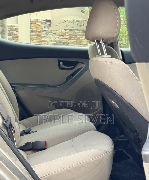 Hyundai Elantra SE 4dr Sedan (1.8L 4cyl 6A) 2015 Brown