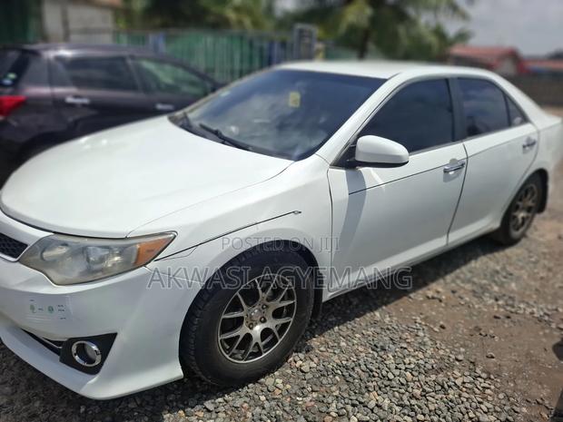 Toyota Camry LE 4dr Sedan (2.5L 4cyl 6A) 2014 White