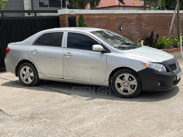 Toyota Corolla LE 4dr Sedan (1.8L 4cyl 4A) 2010 Silver