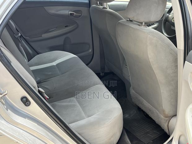 Toyota Corolla LE 4dr Sedan (1.8L 4cyl 4A) 2010 Silver