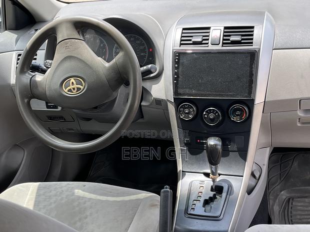 Toyota Corolla LE 4dr Sedan (1.8L 4cyl 4A) 2010 Silver
