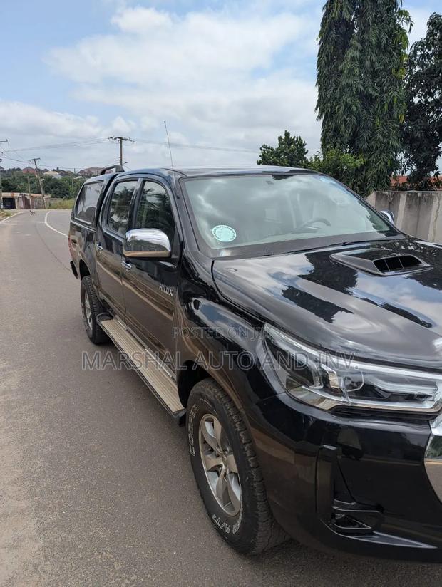 Toyota Hilux SR5 4x4 2013 Black