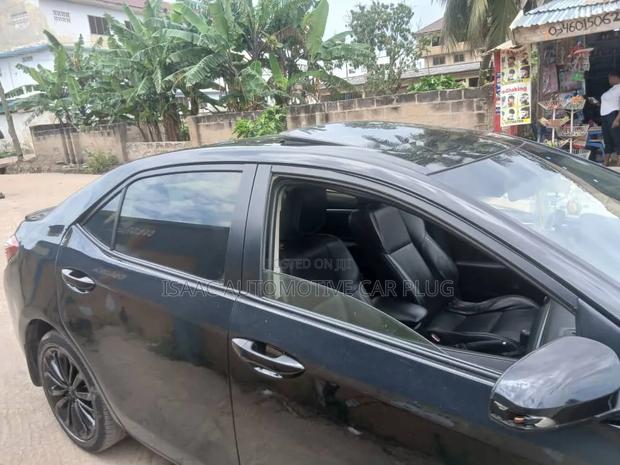 Toyota Corolla 2016 Black