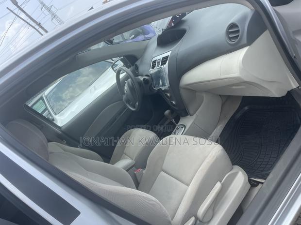 Toyota Belta 2012 Silver