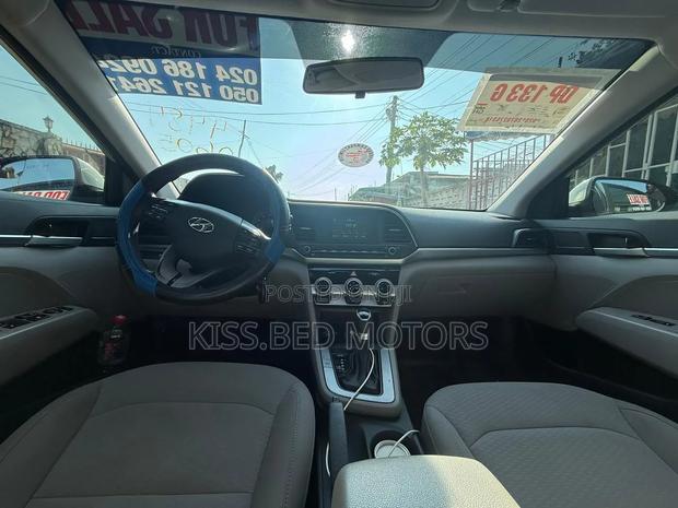 Hyundai Elantra 2019 Silver