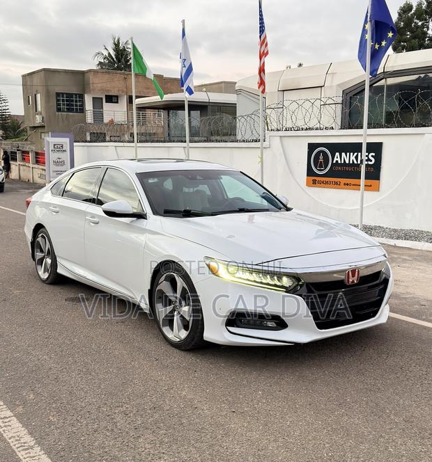 Honda Accord Touring 2.0T 2018 White