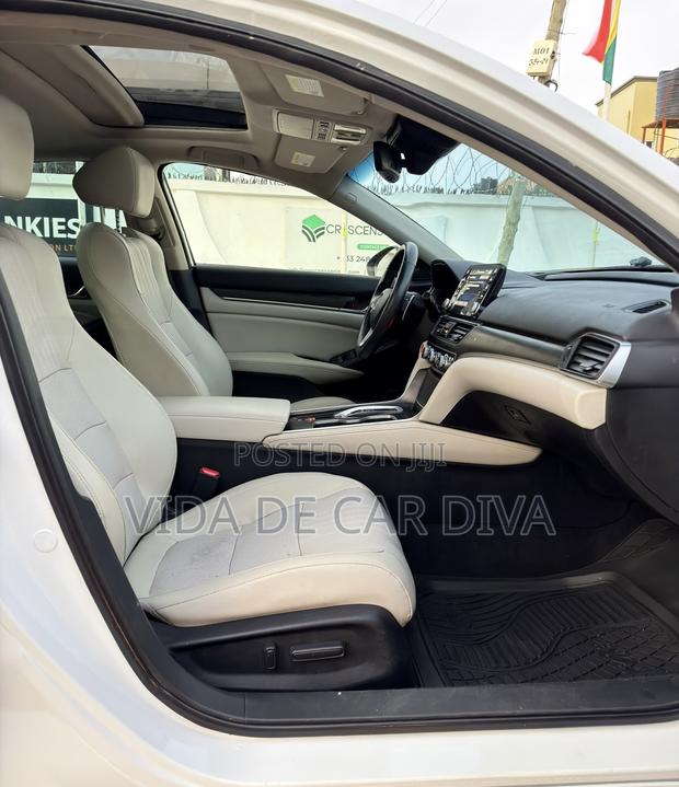 Honda Accord Touring 2.0T 2018 White