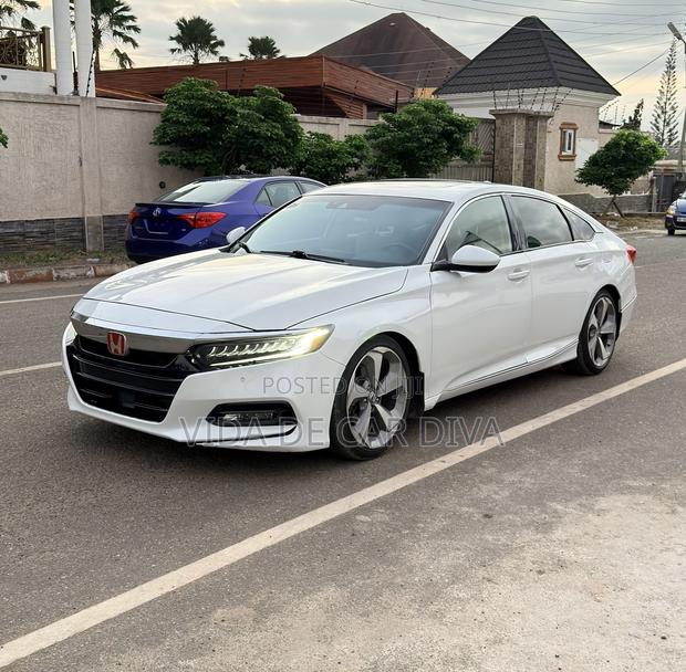 Honda Accord Touring 2.0T 2018 White