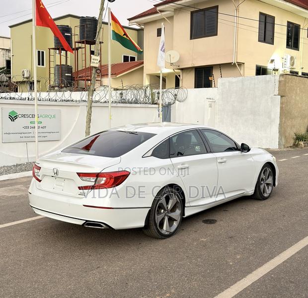 Honda Accord Touring 2.0T 2018 White