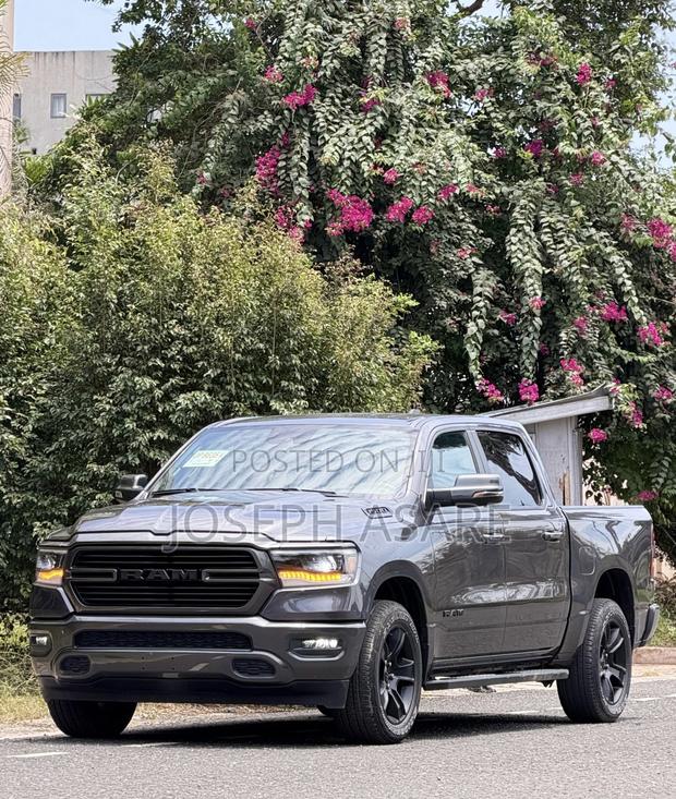 RAM 1500 2024 Gray