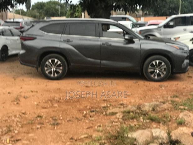 Toyota Highlander XLE 2025