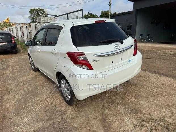 Toyota Vitz 1.3 FWD 5dr 2015 Pearl