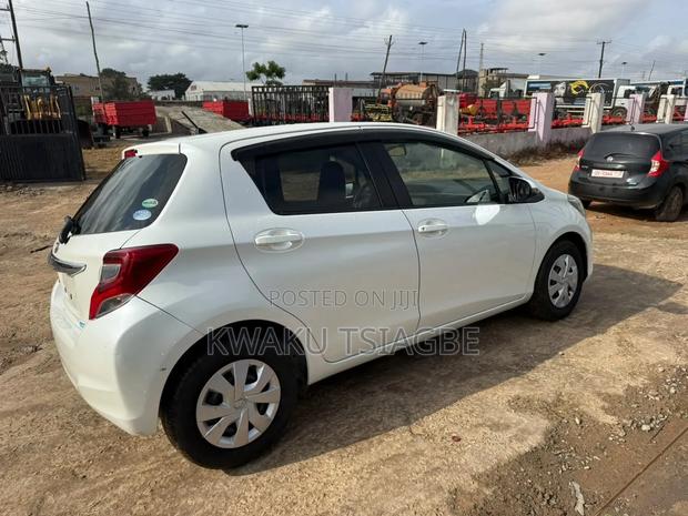 Toyota Vitz 1.3 FWD 5dr 2015 Pearl