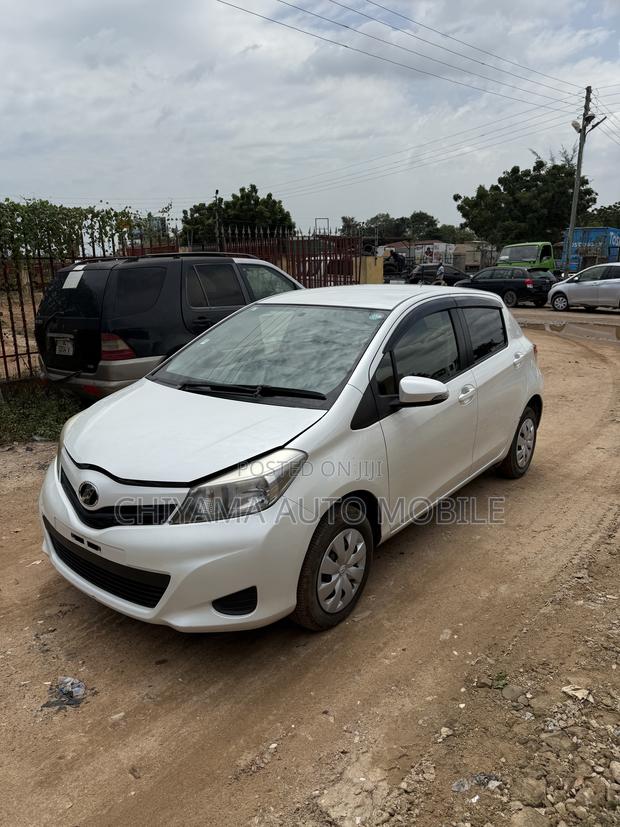 Toyota Vitz 1.3 AWD 5dr 2013 White