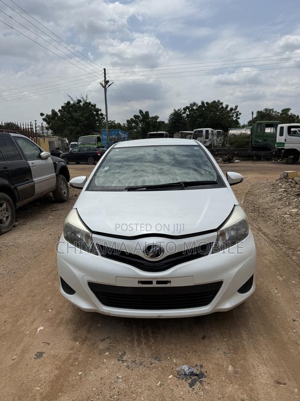 Toyota Vitz 1.3 AWD 5dr 2013 White