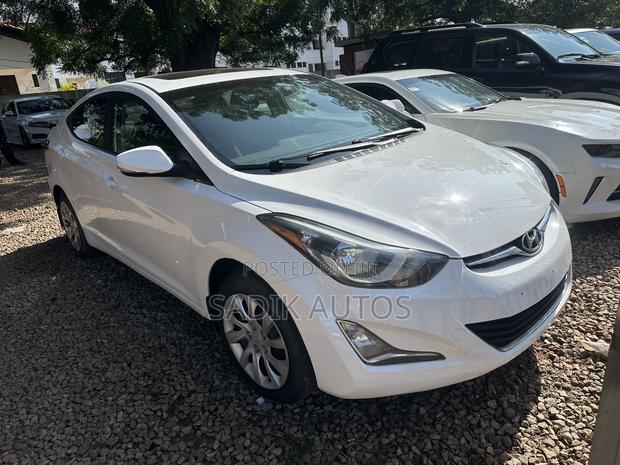 Hyundai Elantra SE Sedan FWD (1.8L 4cyl 6A) 2016 White