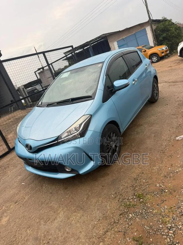 Toyota Vitz 1.3 FWD 5dr 2015 Blue