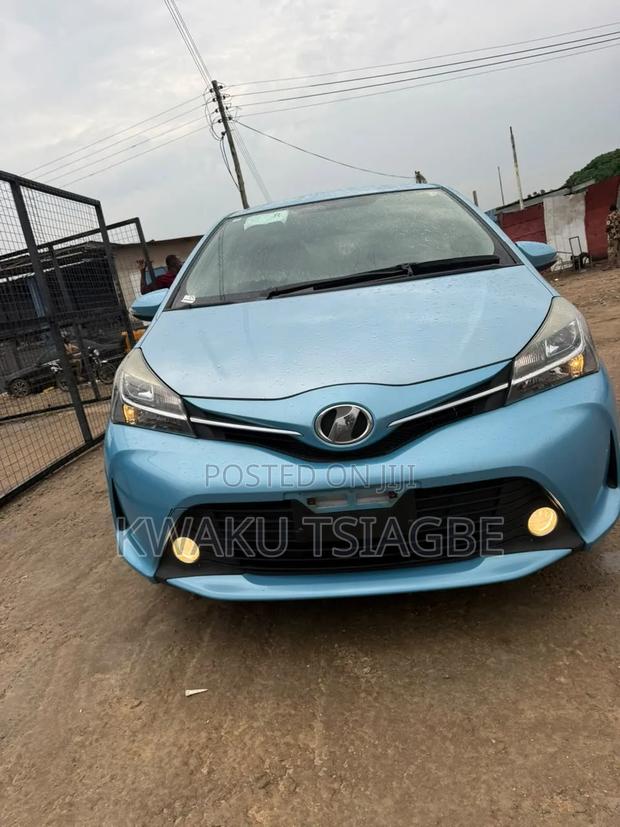 Toyota Vitz 1.3 FWD 5dr 2015 Blue