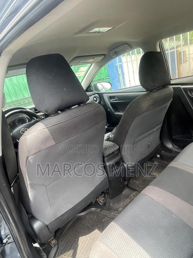 Toyota Corolla LE (1.8L 4cyl 2A) 2019 Gray