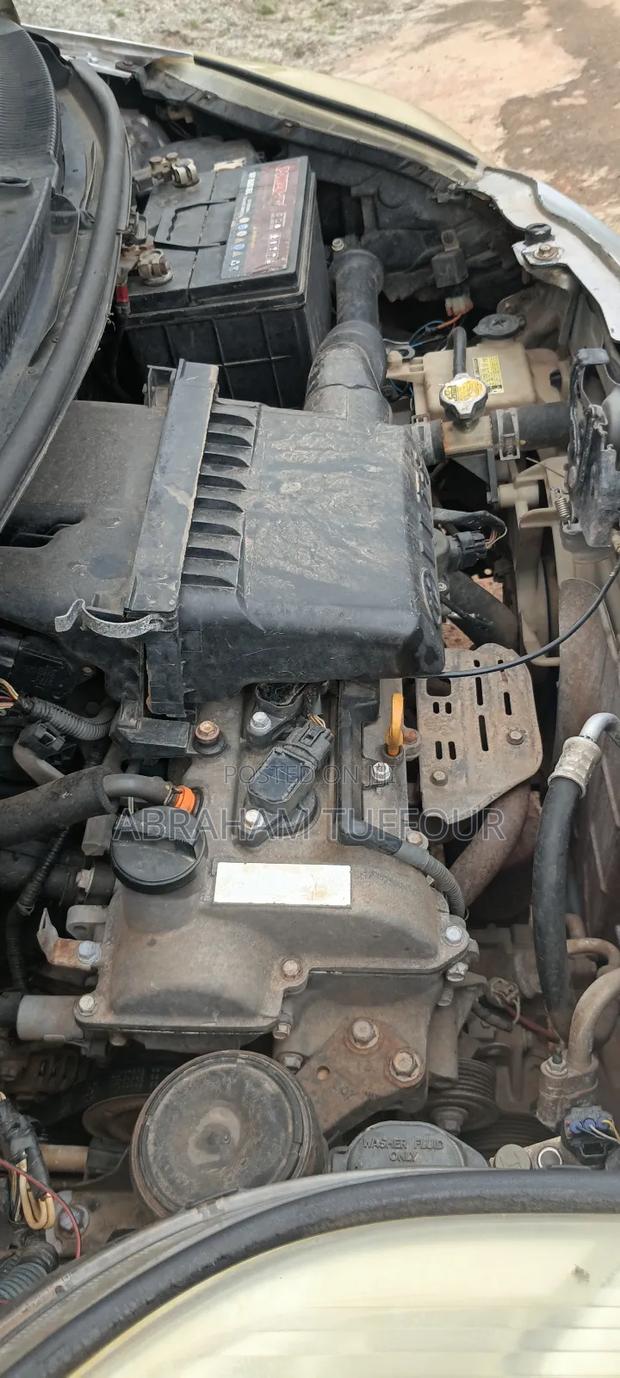 Toyota Vitz 2010 Silver