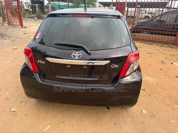 Toyota Vitz 1.3 FWD 5dr 2014 Purple