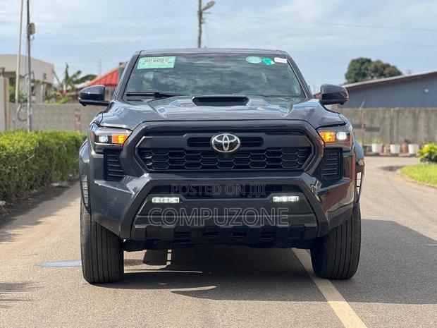 Toyota Tacoma TRD Sport Double Cab 4WD 6.1 ft. SB 2025 Gray