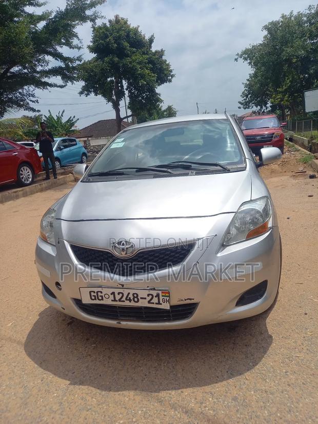 Toyota Belta 2010 Silver