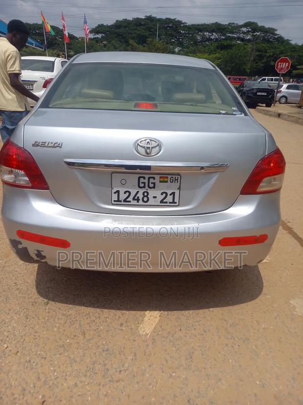 Toyota Belta 2010 Silver