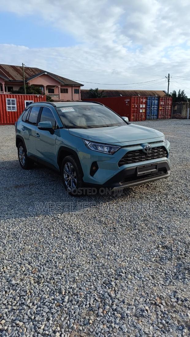 Toyota RAV4 XLE FWD 2023 Green