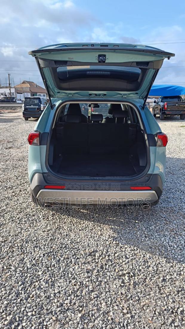 Toyota RAV4 XLE FWD 2023 Green