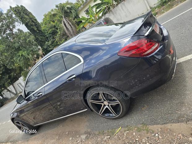 Mercedes-Benz C300 2016 Blue
