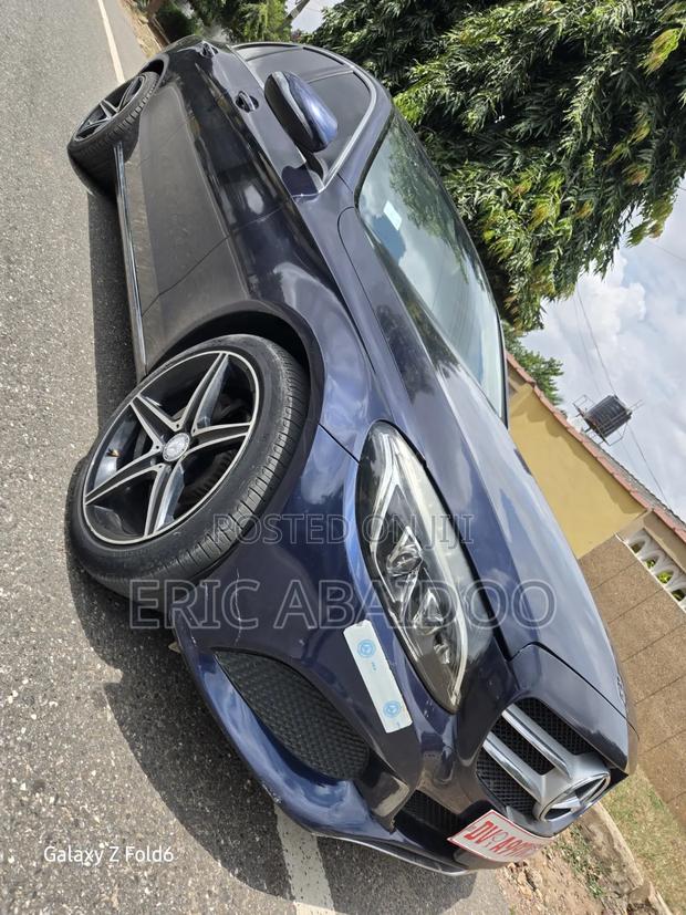 Mercedes-Benz C300 2016 Blue