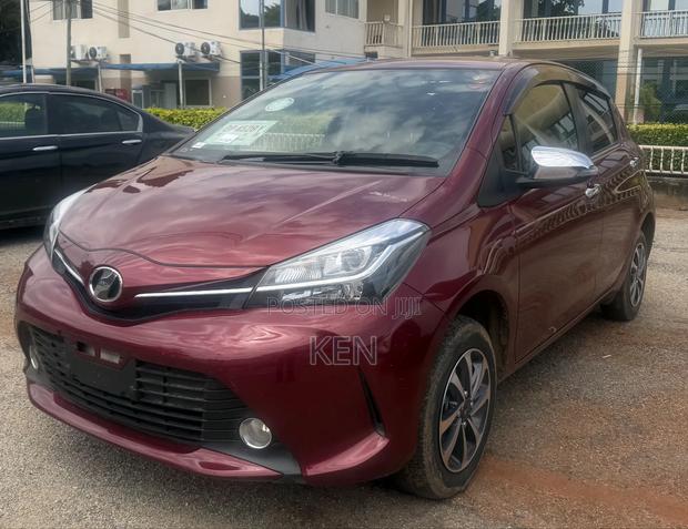 Toyota Vitz 1.3 AWD 5dr 2015 Burgundy