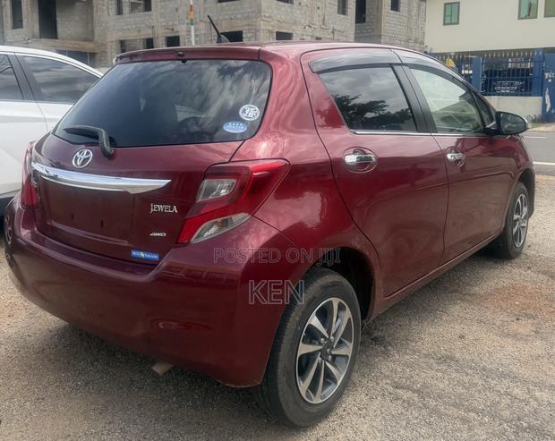 Toyota Vitz 1.3 AWD 5dr 2015 Burgundy