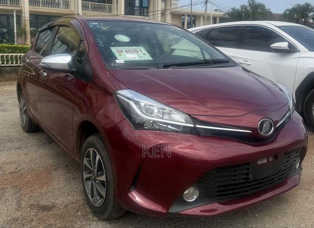 Toyota Vitz 1.3 AWD 5dr 2015 Burgundy